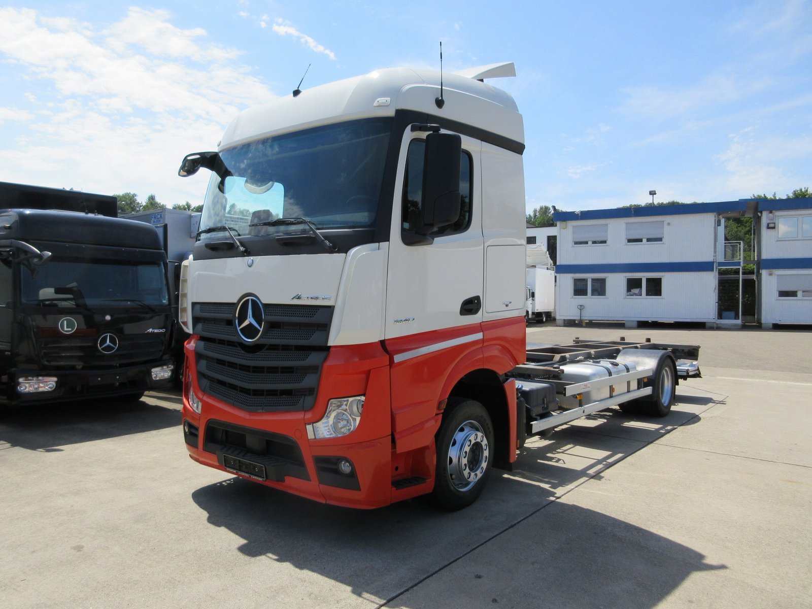 ACTROS 1840 L Wechsel-Fahrgestell 7,45 m LBW 2 T